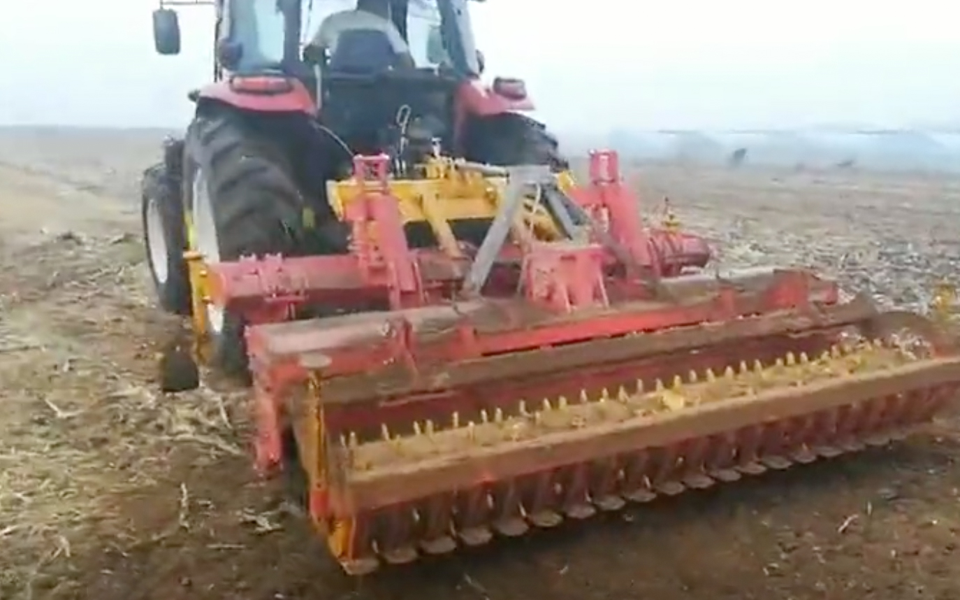 深松機(jī)，聯(lián)合耕整機(jī)作業(yè)視頻